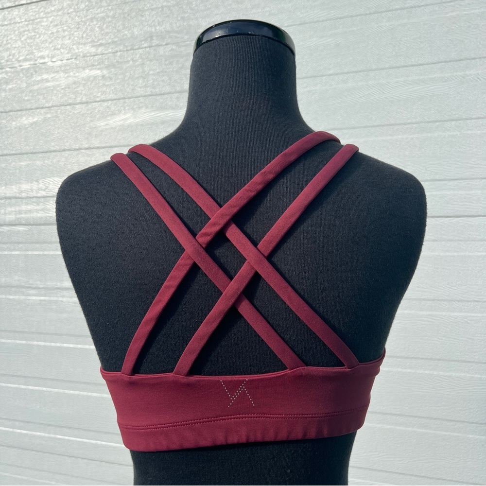 Vie Active Lindsay Strappy Sports Bra in Burgundy, M
